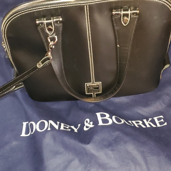 3 Dooney & Burke Womans Hand bags - Picture 3 of 8